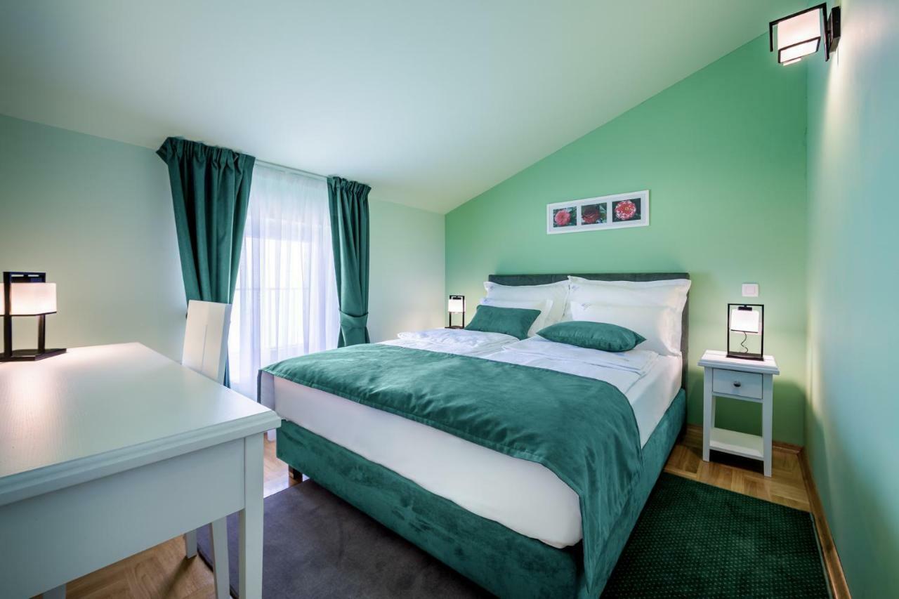 Domino Hotel