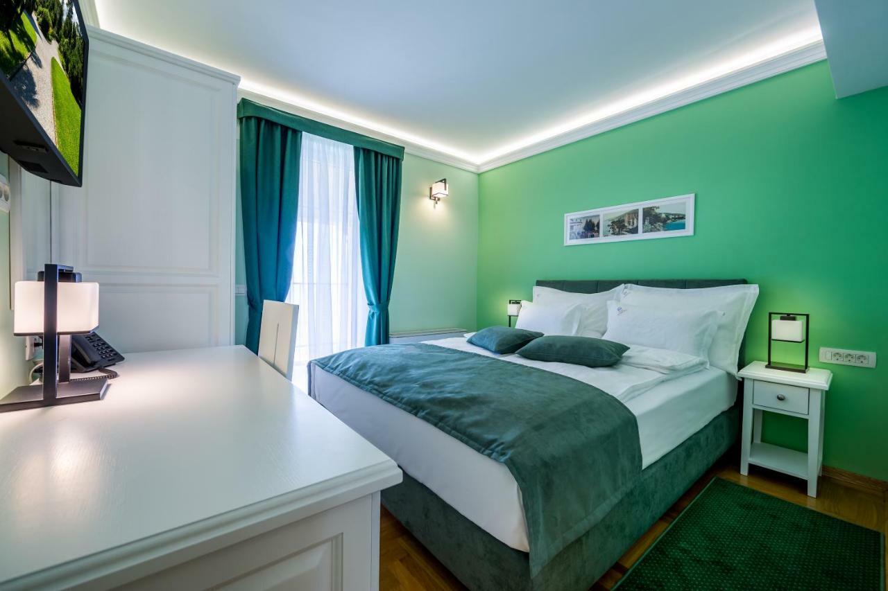 Domino Hotel